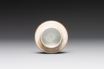 A large Chinese Imari-style capucin-brown-ground teapot and cover, Qianlong
