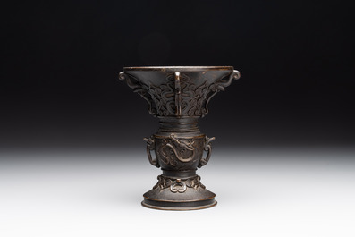 A Japanese bronze 'gu' vase with 'chilong' design, Edo, 18th C.