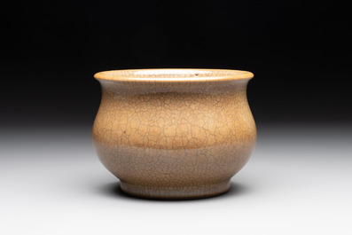 A Chinese ge-type censer, 18th C.