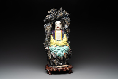 A Chinese polychrome-glazed group with Vanavasin, Qianlong mark, 19th C.