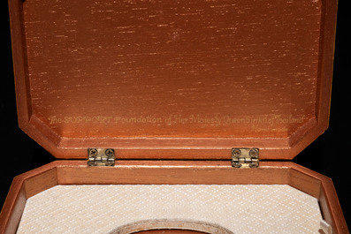 A fine Thai gilt silver box and cover, 20th C.