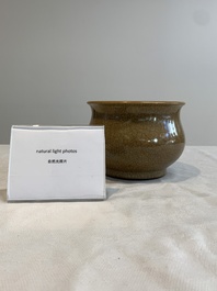 A Chinese ge-type censer, 18th C.