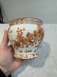 A Chinese Thai market 'Buddhist lions' vessel and an offering tazza, 19th C.