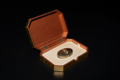 A fine Thai gilt silver box and cover, 20th C.