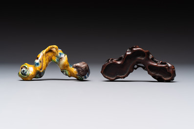 Six Chinese porcelain and glass brush rests, 19/20th C.