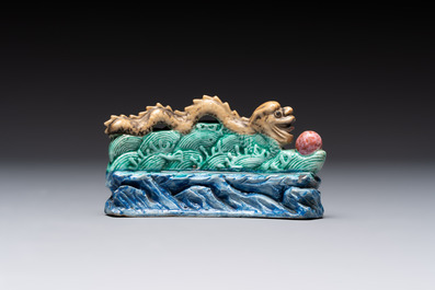 Six Chinese porcelain and glass brush rests, 19/20th C.