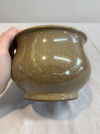 A Chinese ge-type censer, 18th C.
