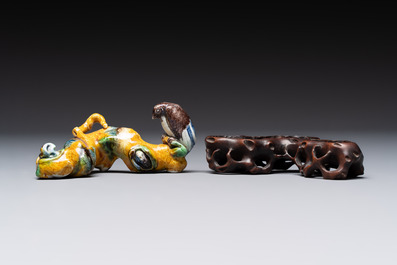 Six Chinese porcelain and glass brush rests, 19/20th C.