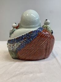 A Chinese famille rose black-ground covered vase and a famille rose Milefo Buddha, Mao Ji Sheng 茂記生造 mark, 19/20th C.