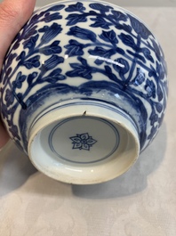 A pair of Chinese blue and white bowls with floral design, Kangxi