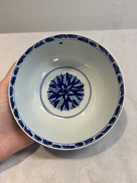 A pair of Chinese blue and white bowls with floral design, Kangxi