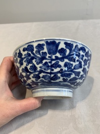 A pair of Chinese blue and white bowls with floral design, Kangxi