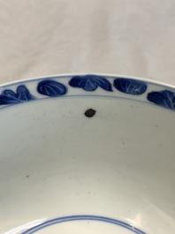 A pair of Chinese blue and white bowls with floral design, Kangxi