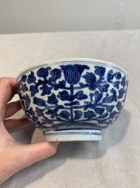 A pair of Chinese blue and white bowls with floral design, Kangxi