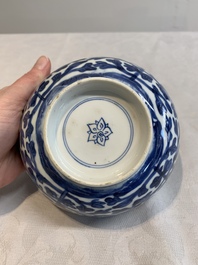 A pair of Chinese blue and white bowls with floral design, Kangxi
