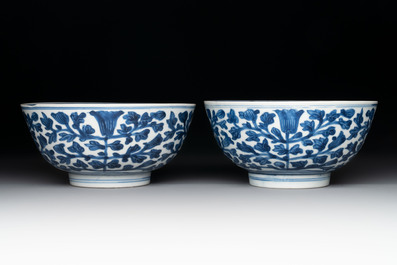 A pair of Chinese blue and white bowls with floral design, Kangxi