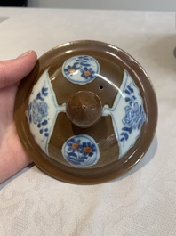 A large Chinese Imari-style capucin-brown-ground teapot and cover, Qianlong
