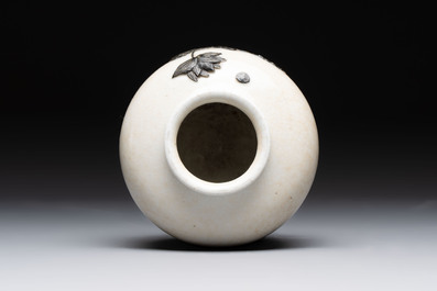 A Chinese wucai 'flying horse' jar, a green-enamelled yellow-ground 'dragon' vase and a Nanking crackle-glazed jar, 19th C.