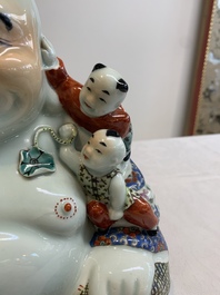 A Chinese famille rose black-ground covered vase and a famille rose Milefo Buddha, Mao Ji Sheng 茂記生造 mark, 19/20th C.