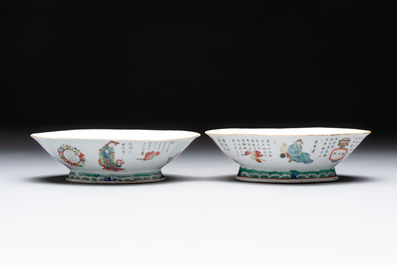 A pair of Chinese famille rose ''Wu Shuang Pu' tazzas, 19th C.