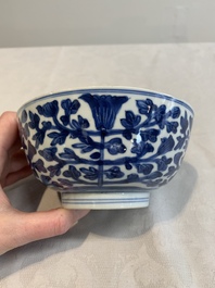 A pair of Chinese blue and white bowls with floral design, Kangxi