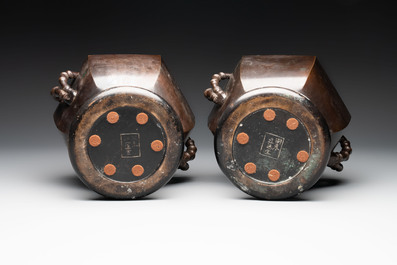A pair of Japanese bronze hexagonal jardini&egrave;res, Koto Kinshindo 湖東近進堂 mark, Meiji, 19th C.