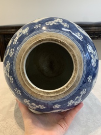 A Chinese blue and white 'prunus on cracked ice' jar with wooden cover, 19th C.