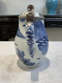A Japanese Arita blue and white mug with Dutch silver lid, marked for Zwolle, Arnoldus Waterham (1705/1748), Edo, 17/18th C.