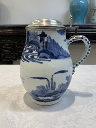 A Japanese Arita blue and white mug with Dutch silver lid, marked for Zwolle, Arnoldus Waterham (1705/1748), Edo, 17/18th C.