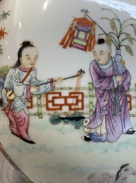 A Chinese famille rose 'playing boys' box and cover, Ling Zhi Cheng Xiang 麟趾呈祥 mark, 20th C.