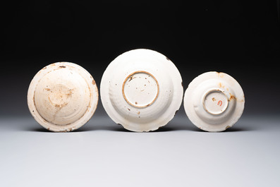 Three blue, white and iron-red Talavera pottery dishes, Spain, 17th C.