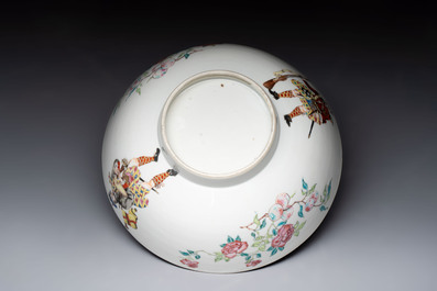 A rare Chinese famille rose 'Scotsmen' bowl, Qianlong, ca. 1745