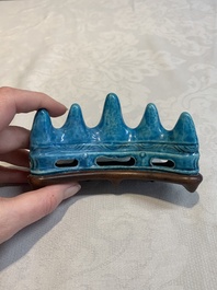 A Chinese turquoise-glazed brush rest and a Fahau vase, 18/19th C.