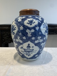 A Chinese blue and white 'prunus on cracked ice' jar with wooden cover, 19th C.