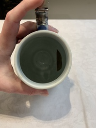 A Japanese Arita blue and white mug with Dutch silver lid, marked for Zwolle, Arnoldus Waterham (1705/1748), Edo, 17/18th C.