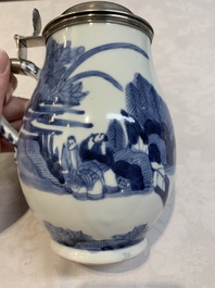 A Japanese Arita blue and white mug with Dutch silver lid, marked for Zwolle, Arnoldus Waterham (1705/1748), Edo, 17/18th C.