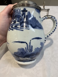 A Japanese Arita blue and white mug with Dutch silver lid, marked for Zwolle, Arnoldus Waterham (1705/1748), Edo, 17/18th C.