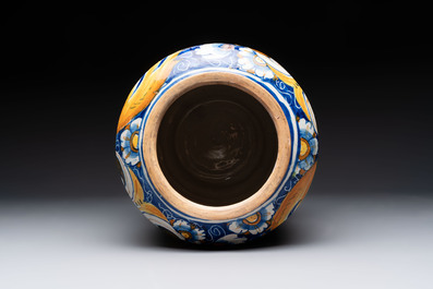 A very large and fine Italian maiolica albarello with two male portrait busts, workshop of Maestro Domenico, Venice, ca. 1540-1550