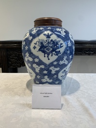 A Chinese blue and white 'prunus on cracked ice' jar with wooden cover, 19th C.