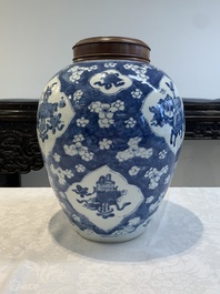 A Chinese blue and white 'prunus on cracked ice' jar with wooden cover, 19th C.