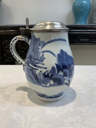 A Japanese Arita blue and white mug with Dutch silver lid, marked for Zwolle, Arnoldus Waterham (1705/1748), Edo, 17/18th C.