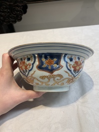 A Chinese Imari-style armorial 'klapmuts' bowl and cover with the arms of Van Gellicum, Kangxi/Yongzheng