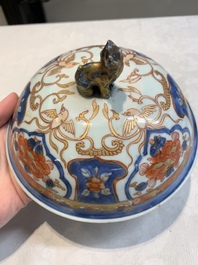 A Chinese Imari-style armorial 'klapmuts' bowl and cover with the arms of Van Gellicum, Kangxi/Yongzheng