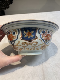 A Chinese Imari-style armorial 'klapmuts' bowl and cover with the arms of Van Gellicum, Kangxi/Yongzheng