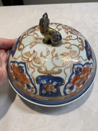 A Chinese Imari-style armorial 'klapmuts' bowl and cover with the arms of Van Gellicum, Kangxi/Yongzheng