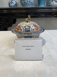 A Chinese Imari-style armorial 'klapmuts' bowl and cover with the arms of Van Gellicum, Kangxi/Yongzheng