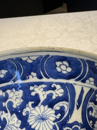 A pair of Chinese blue and white 'gu' vases with floral design, Kangxi