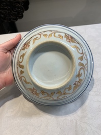 A Chinese Imari-style armorial 'klapmuts' bowl and cover with the arms of Van Gellicum, Kangxi/Yongzheng