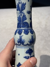 A Chinese blue and white 'Wen Wang Fang Xian 文王訪賢' bottle vase, Transitional period