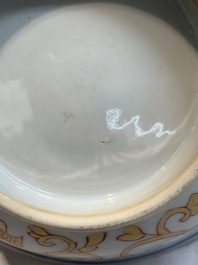 A Chinese Imari-style armorial 'klapmuts' bowl and cover with the arms of Van Gellicum, Kangxi/Yongzheng